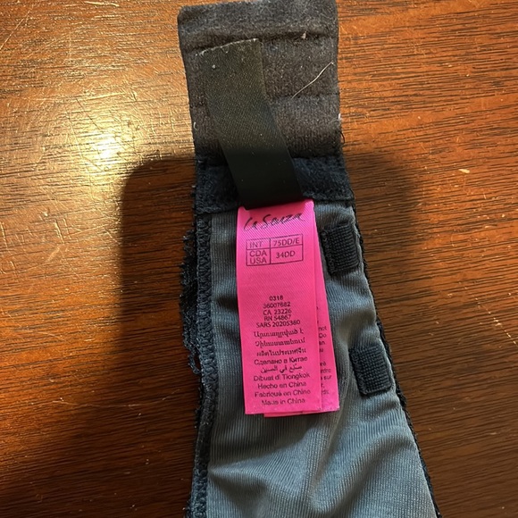 Strapless black lace bra. - Picture 3 of 4